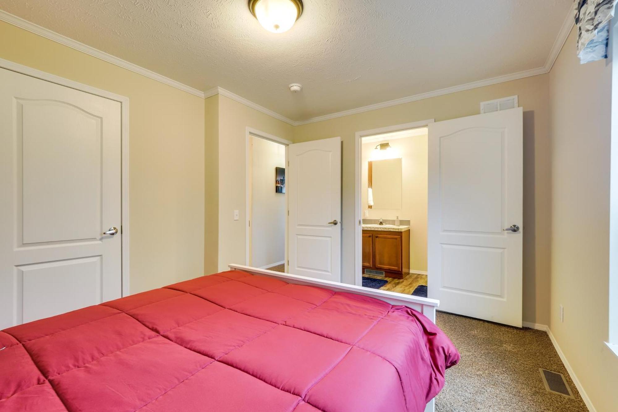 Family Home In Rapid City About 4 Mi To Torch Lake! Экстерьер фото