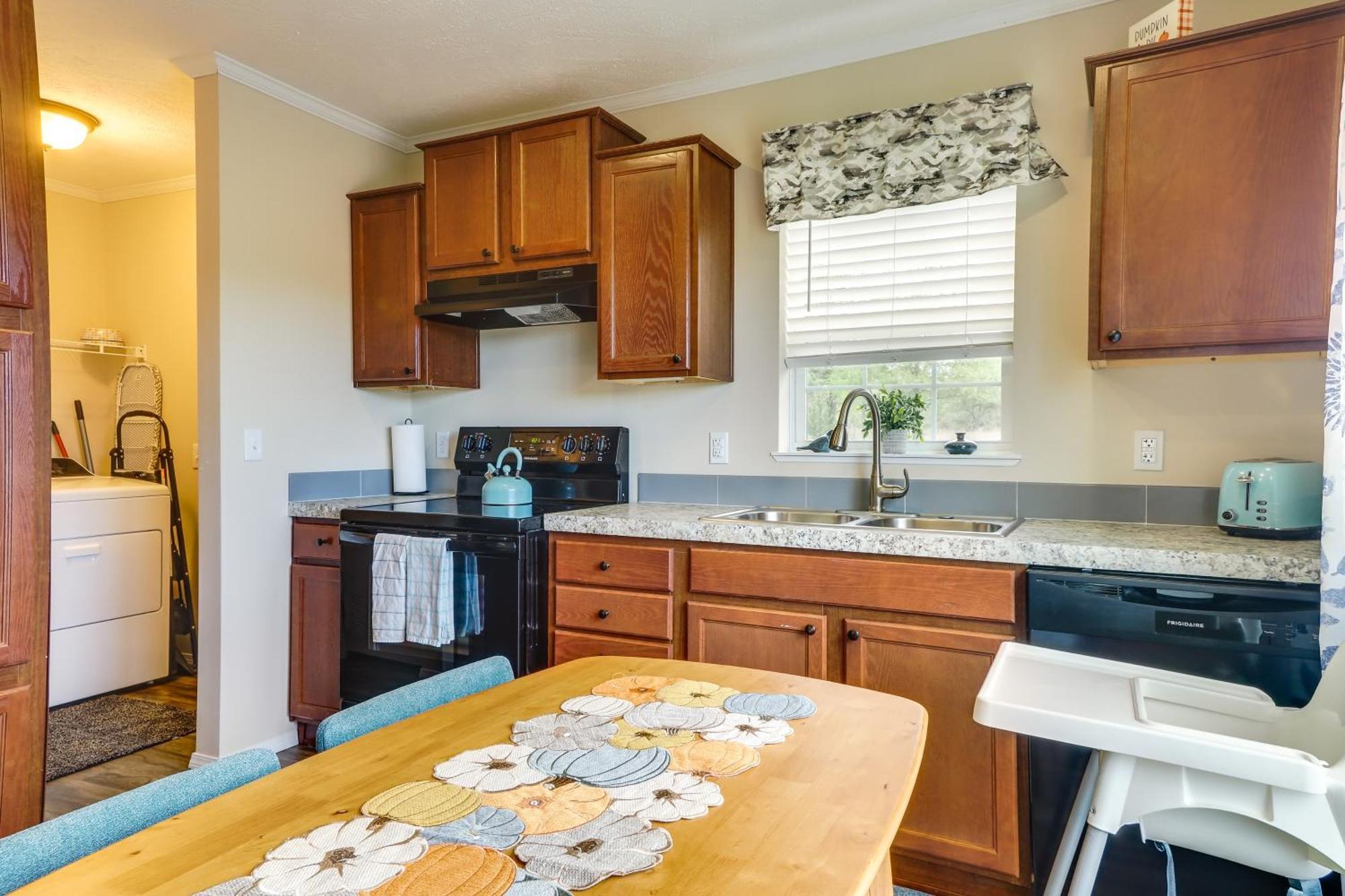 Family Home In Rapid City About 4 Mi To Torch Lake! Экстерьер фото