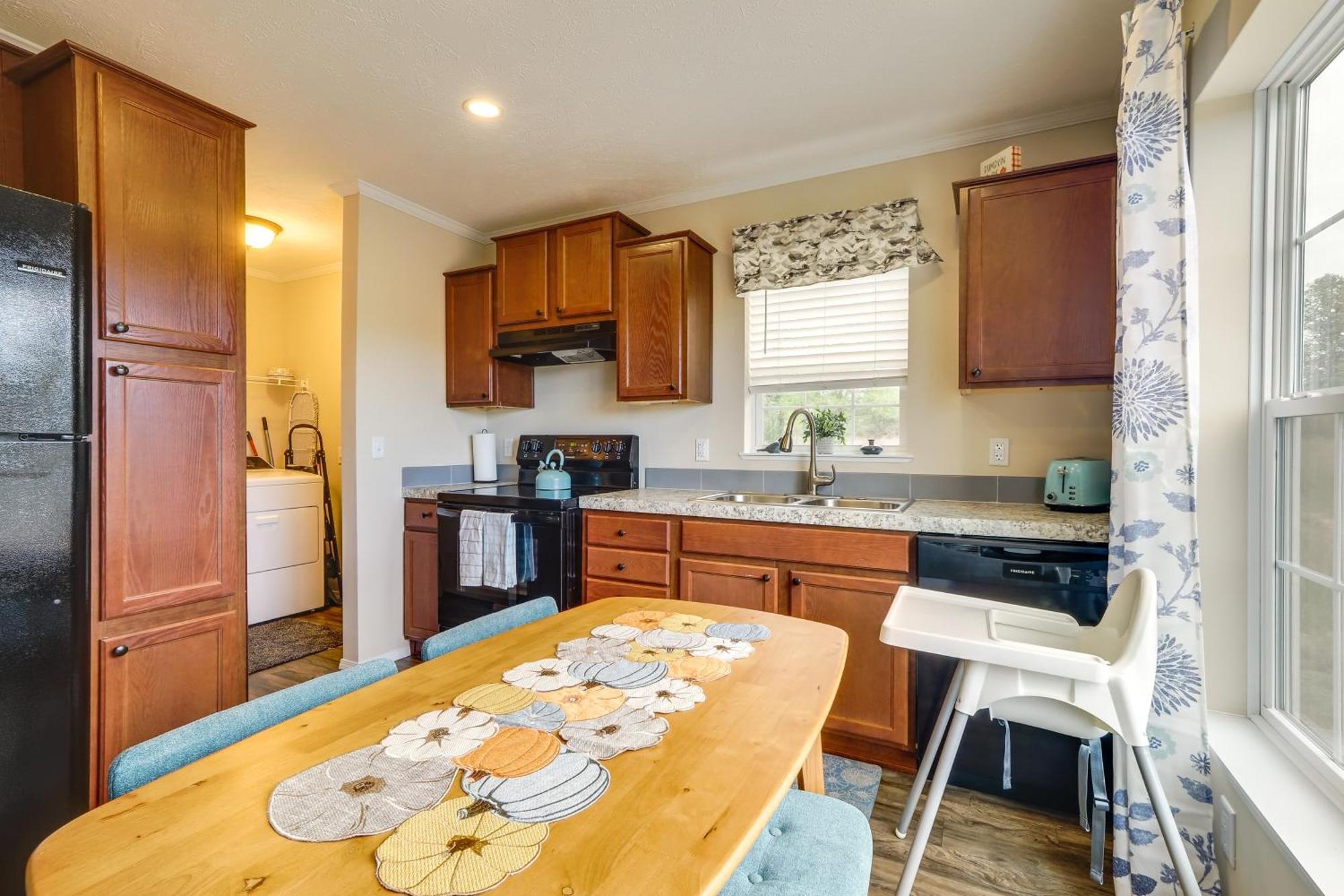 Family Home In Rapid City About 4 Mi To Torch Lake! Экстерьер фото